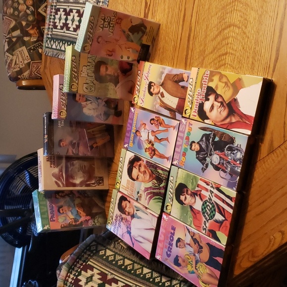Elvis Presley NEW 14 VHS MOVIES - Picture 11 of 13
